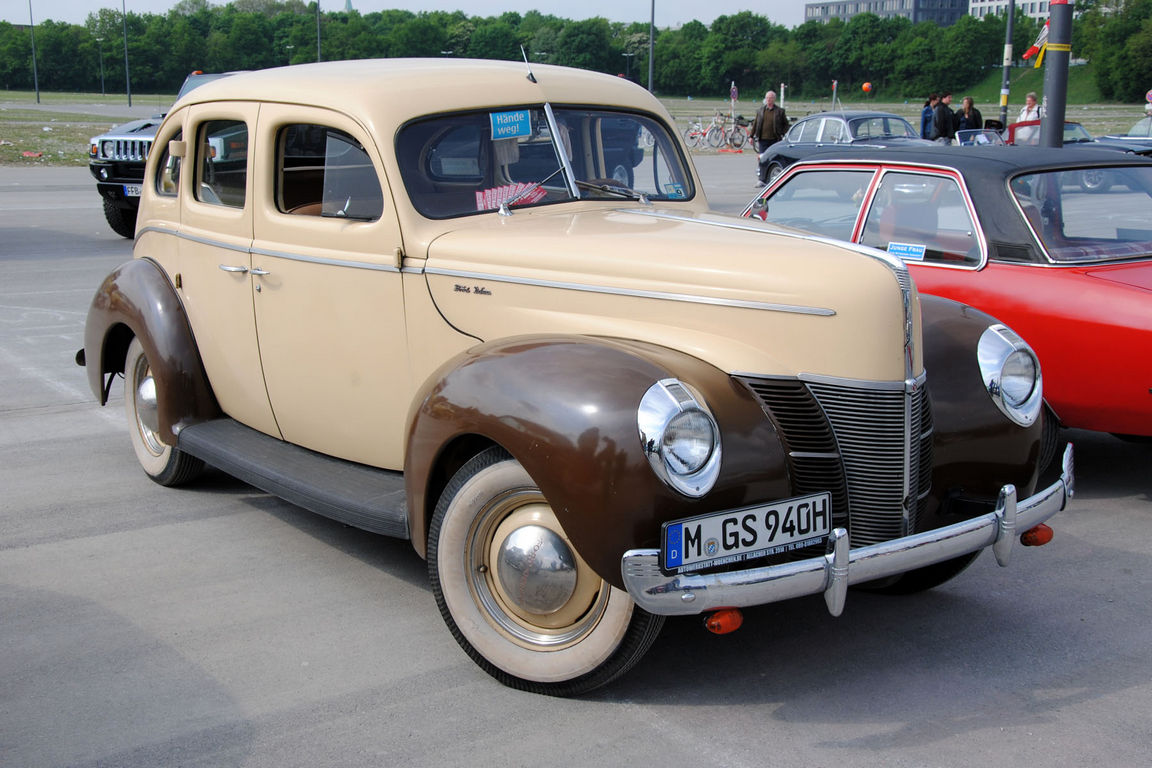 1940-Ford-DeLuxe