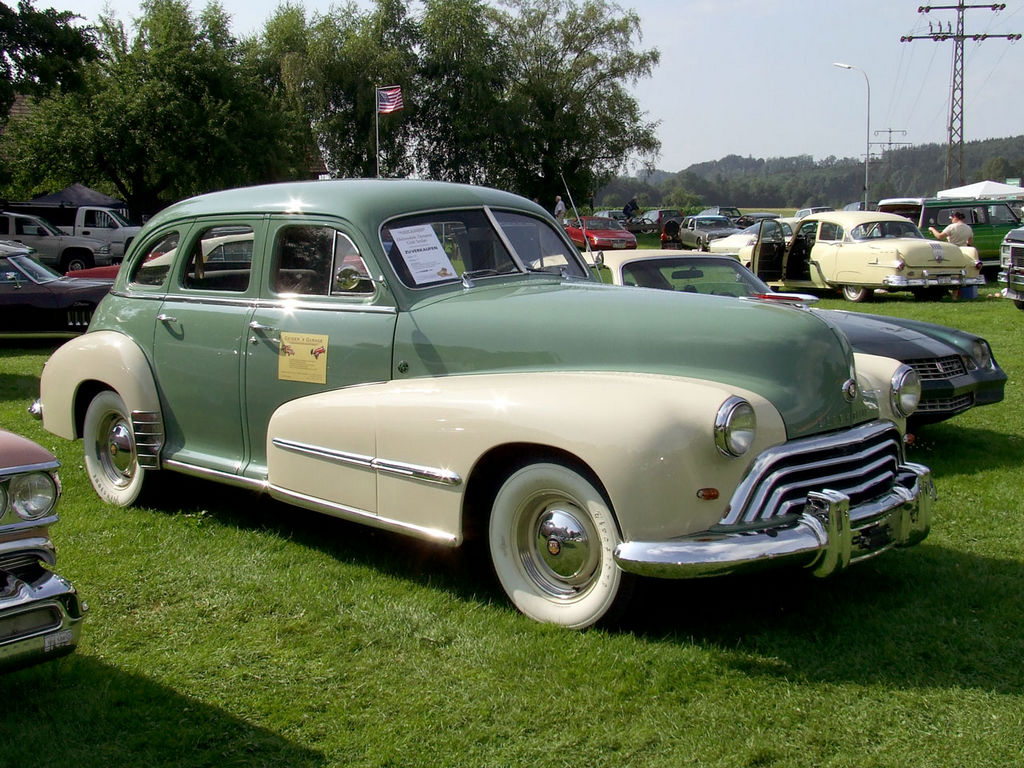 1947-Oldsmobile-66-Club-Sedan