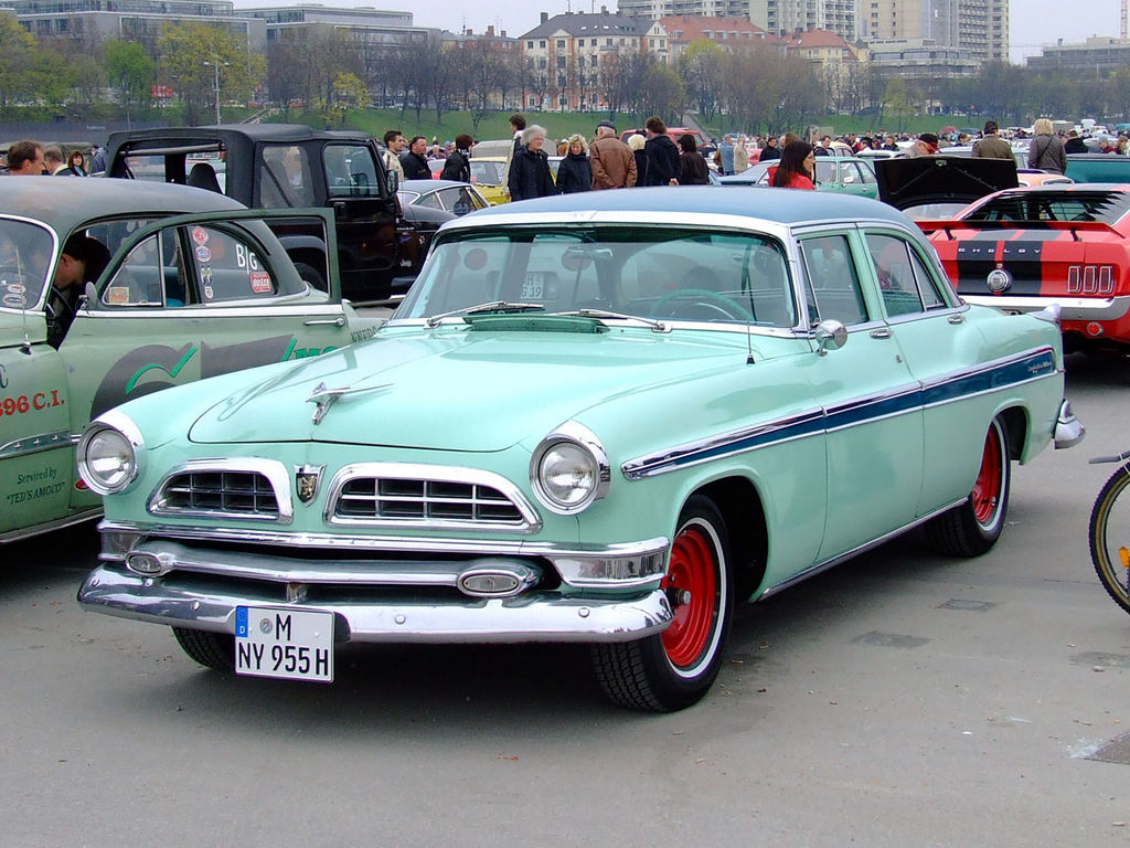 1955-Chrysler-NewYorker-DeLuxe
