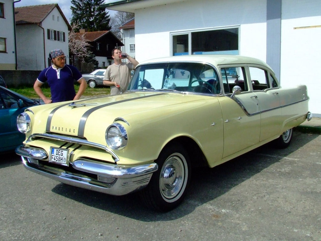 1955-Pontiac-StarChief-Sedan