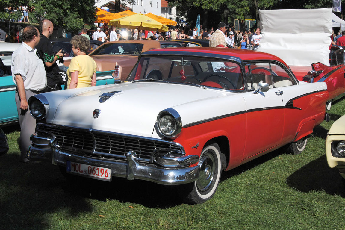 1956-Ford-Customline-Victoria