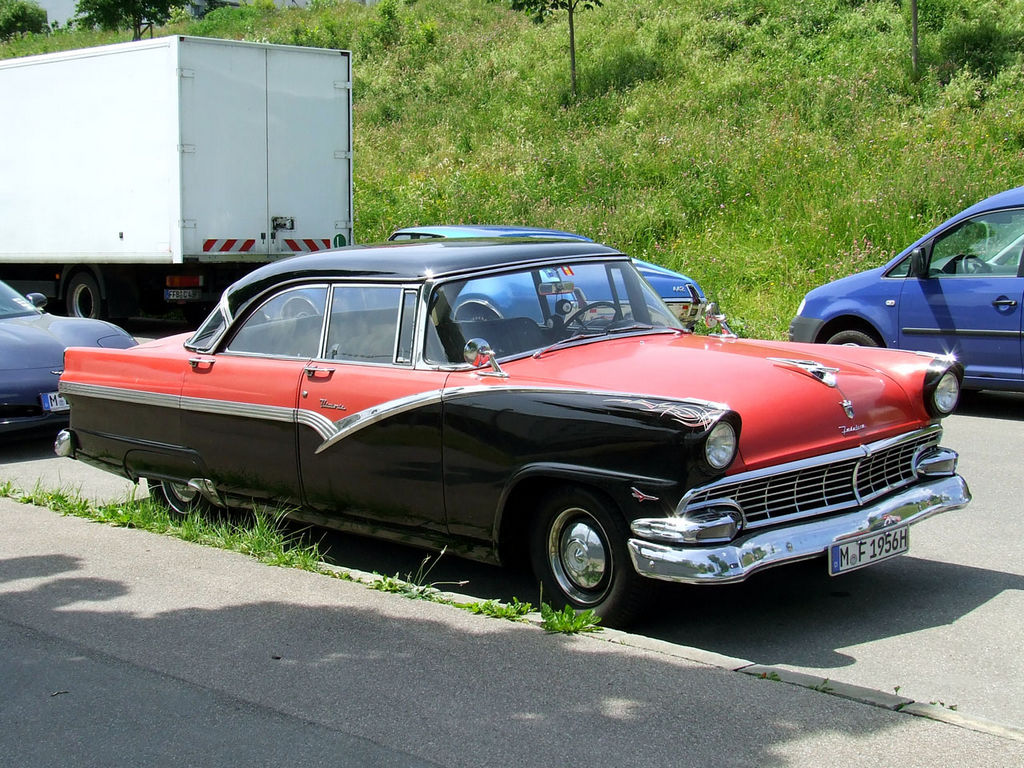 1956-Ford-Fairlane
