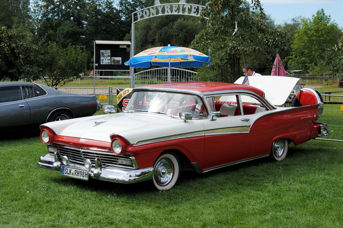 1957-Ford-Fairlane500